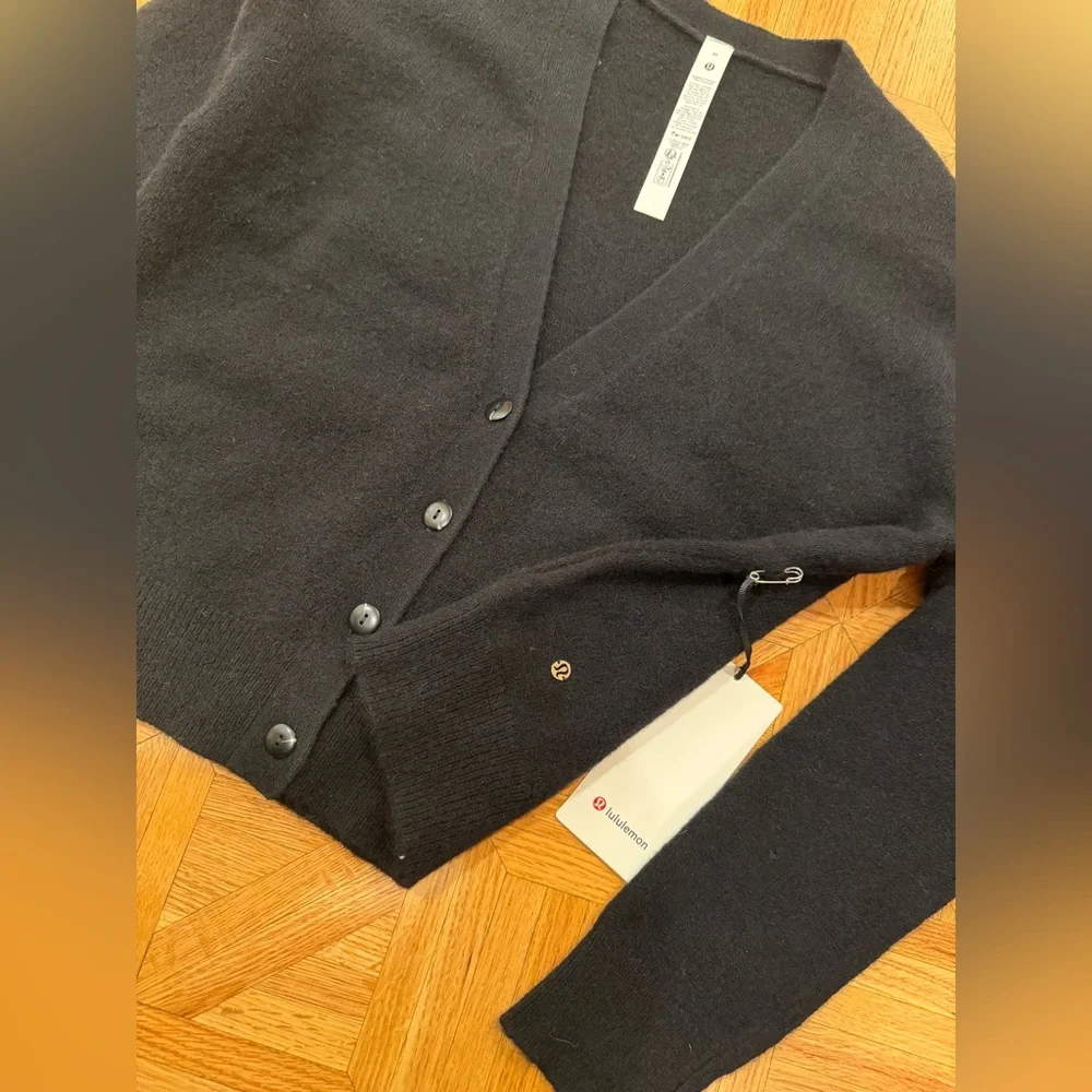 NWT Lululemon Womens Alpaca Wool-Blend Cardigan Sweater in Black in Size Medium
